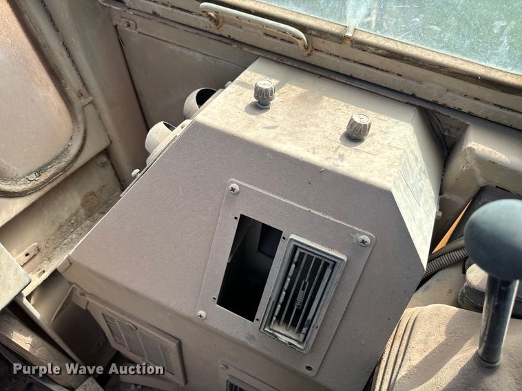 image for item EJ0599 1998 John Deere 555G loader