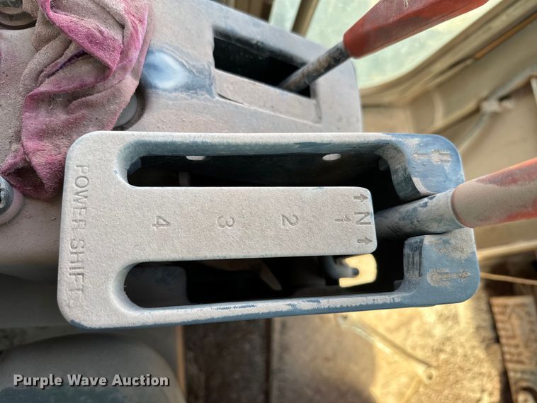 image for item EJ0599 1998 John Deere 555G loader