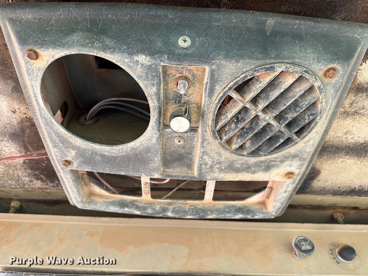 image for item EJ0599 1998 John Deere 555G loader