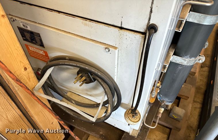 image for item EJ0605 Bauer UN12E3 SCBA air compressor