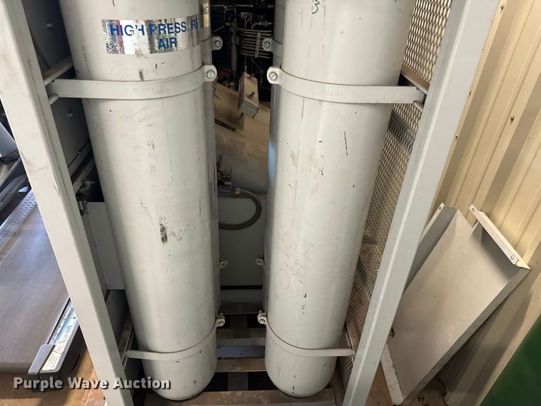 image for item EJ0605 Bauer UN12E3 SCBA air compressor