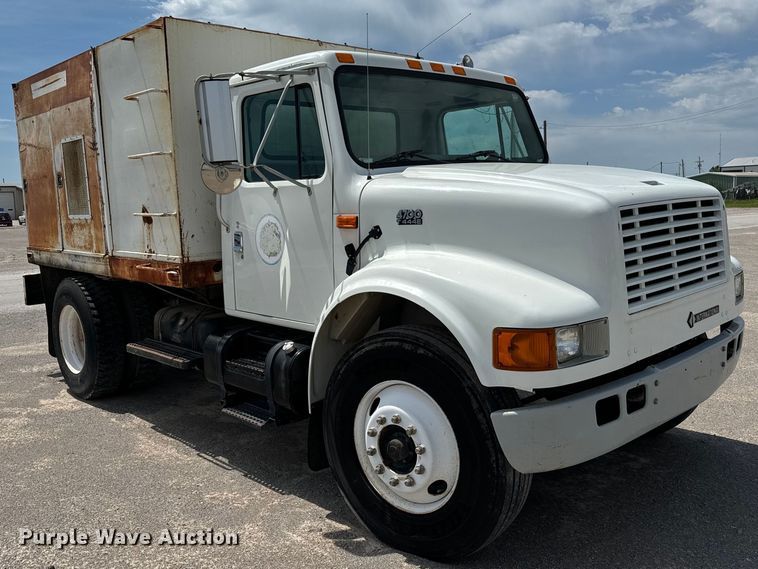 image for item EJ0606 2002 International  4700 sewer jetter truck