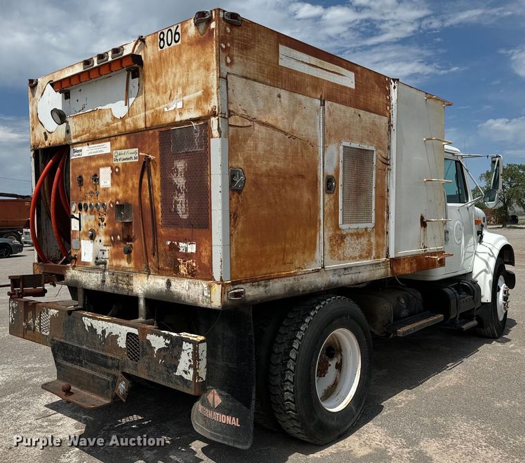 image for item EJ0606 2002 International  4700 sewer jetter truck