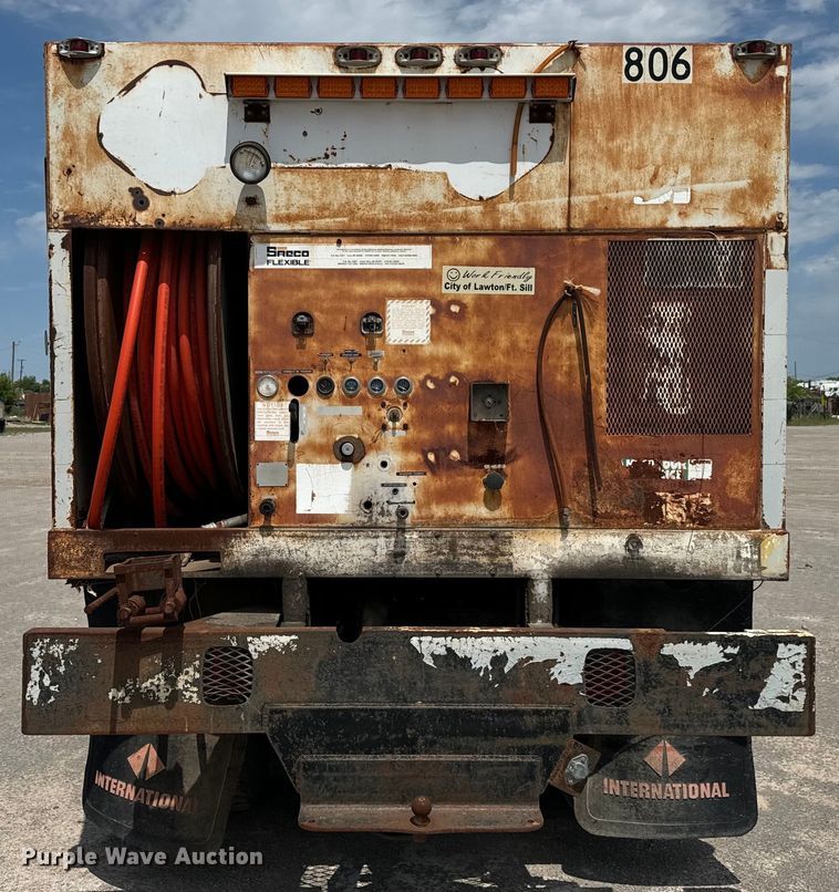 image for item EJ0606 2002 International  4700 sewer jetter truck