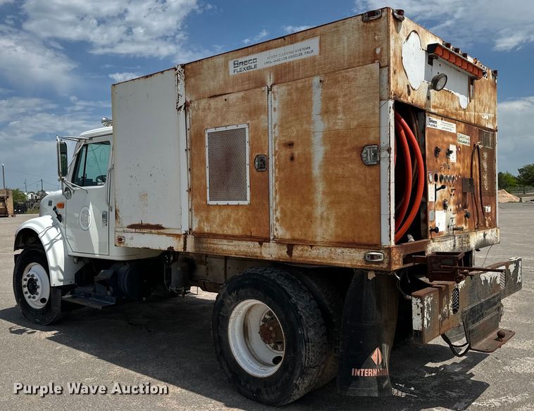 image for item EJ0606 2002 International  4700 sewer jetter truck