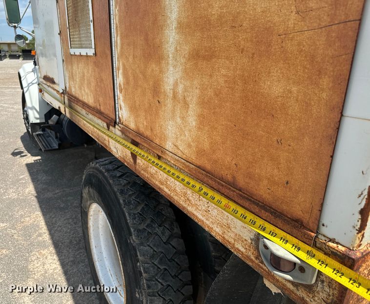 image for item EJ0606 2002 International  4700 sewer jetter truck