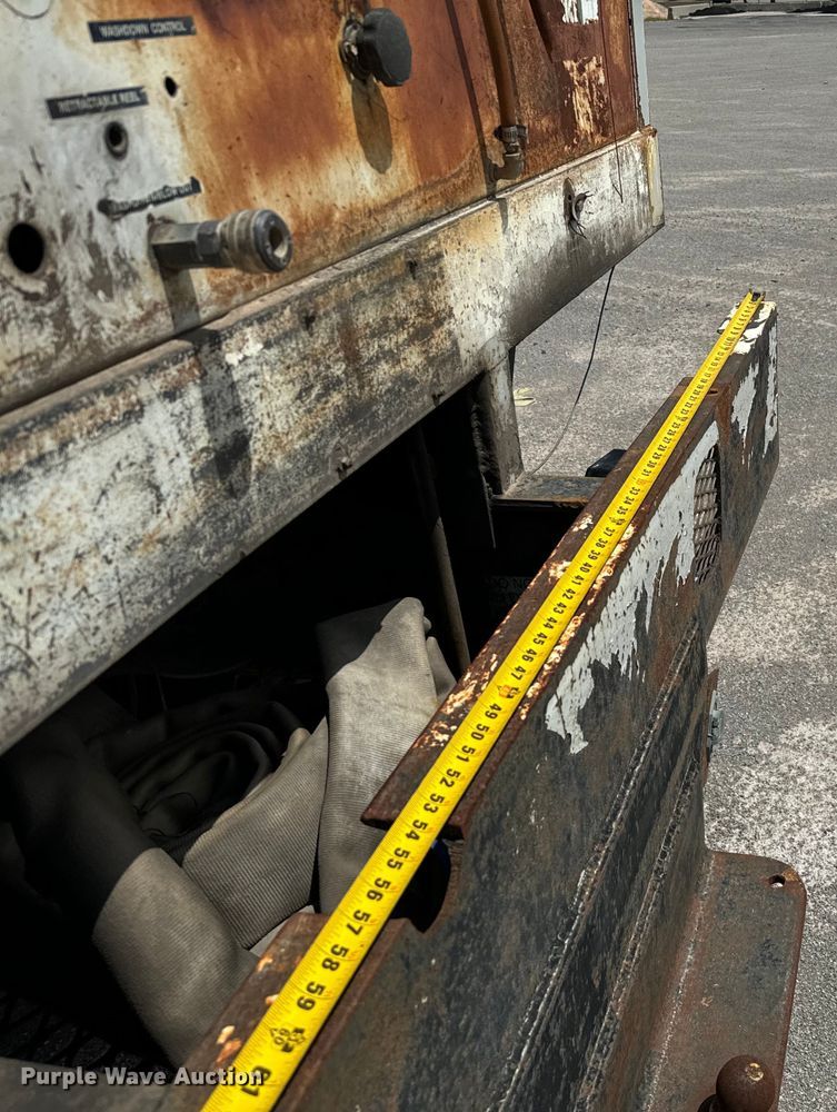 image for item EJ0606 2002 International  4700 sewer jetter truck