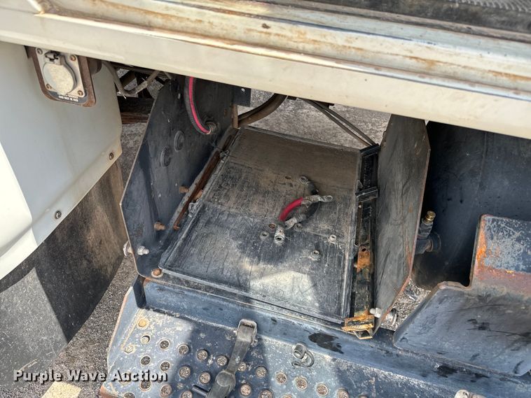 image for item EJ0606 2002 International  4700 sewer jetter truck