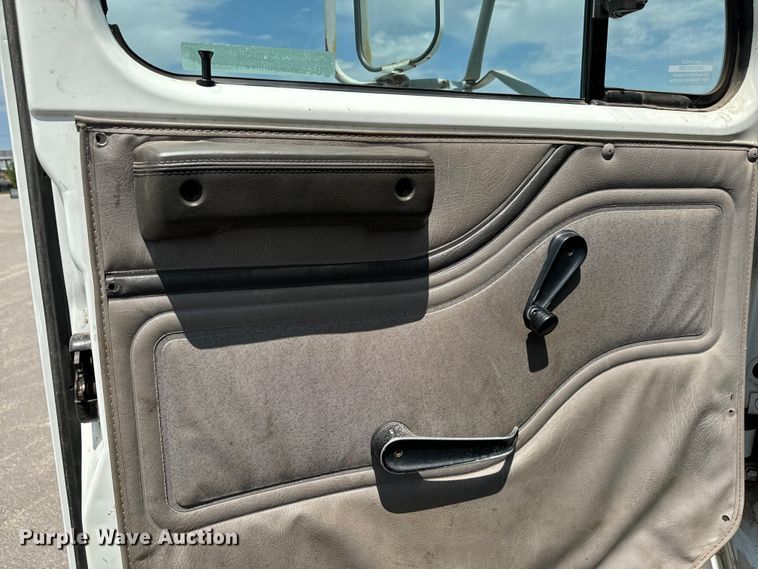 image for item EJ0606 2002 International  4700 sewer jetter truck