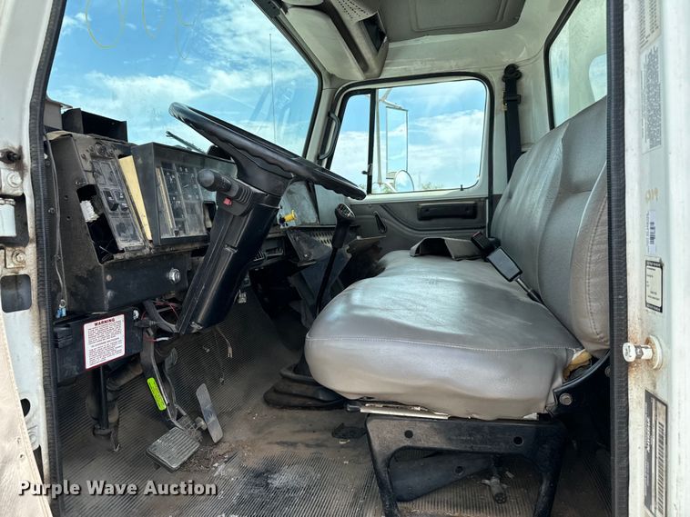 image for item EJ0606 2002 International  4700 sewer jetter truck