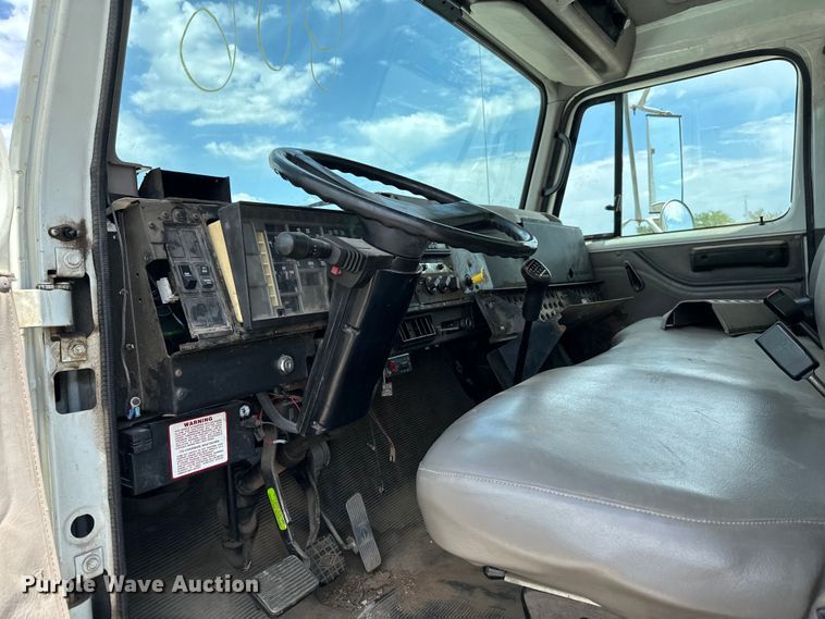 image for item EJ0606 2002 International  4700 sewer jetter truck