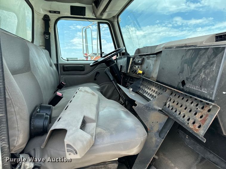 image for item EJ0606 2002 International  4700 sewer jetter truck