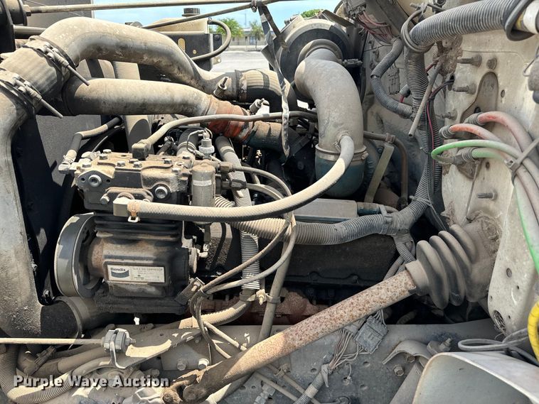 image for item EJ0606 2002 International  4700 sewer jetter truck