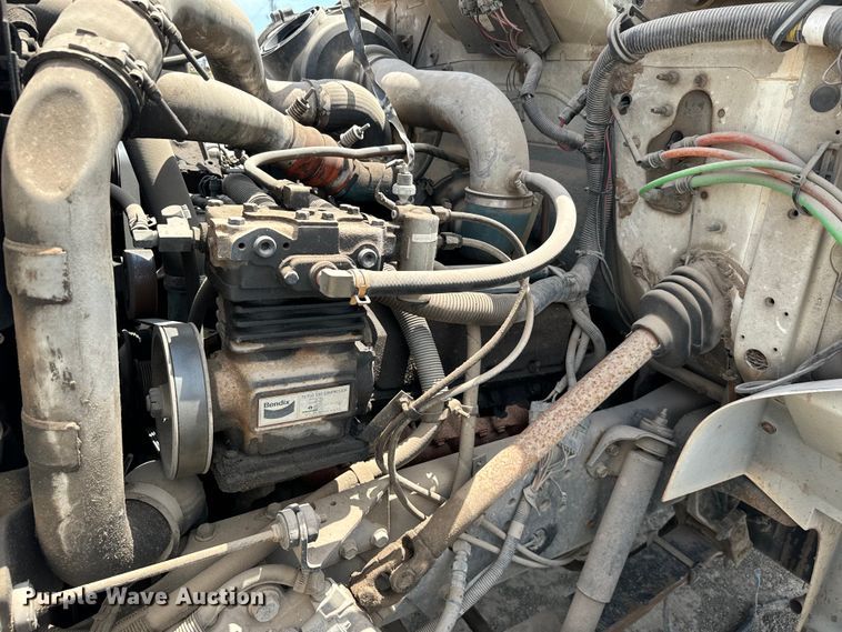 image for item EJ0606 2002 International  4700 sewer jetter truck