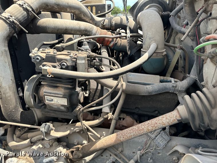 image for item EJ0606 2002 International  4700 sewer jetter truck