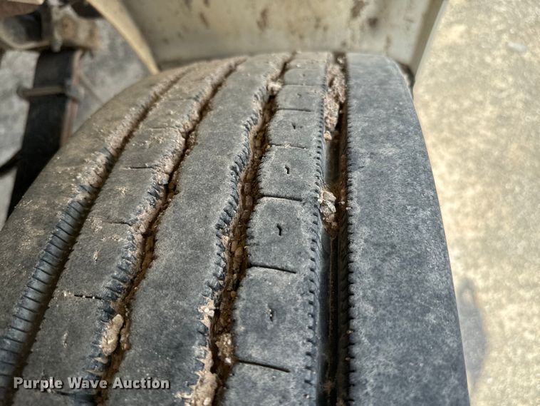 image for item EJ0606 2002 International  4700 sewer jetter truck