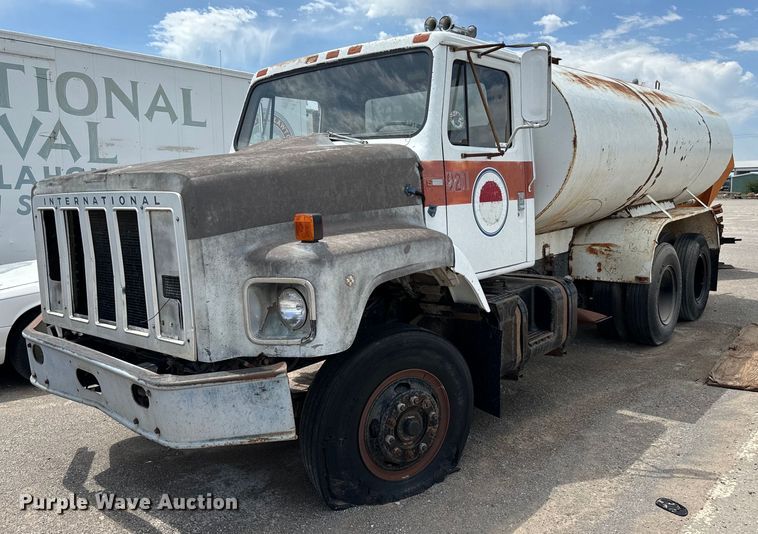 image for item EJ0607 1979 International  F-2654 tank truck