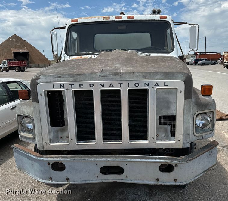 image for item EJ0607 1979 International  F-2654 tank truck