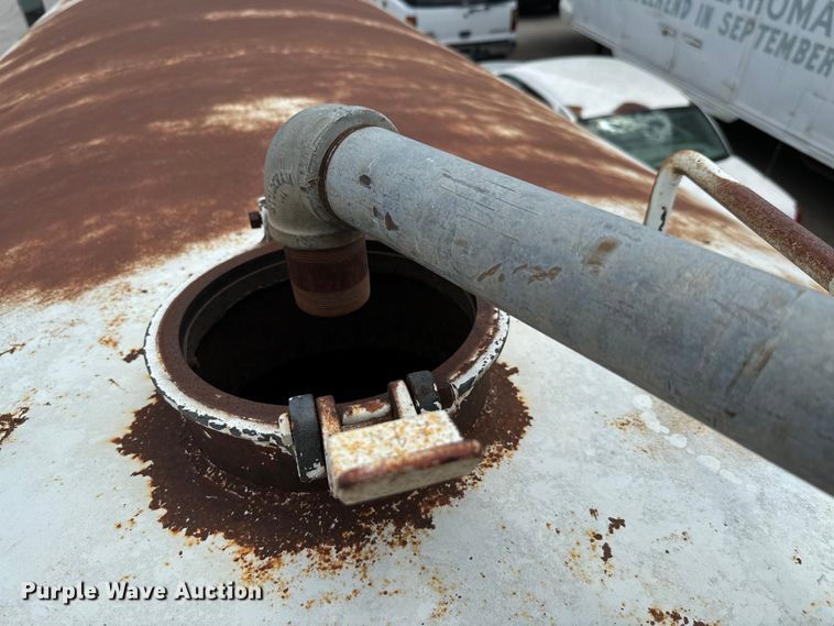 image for item EJ0607 1979 International  F-2654 tank truck