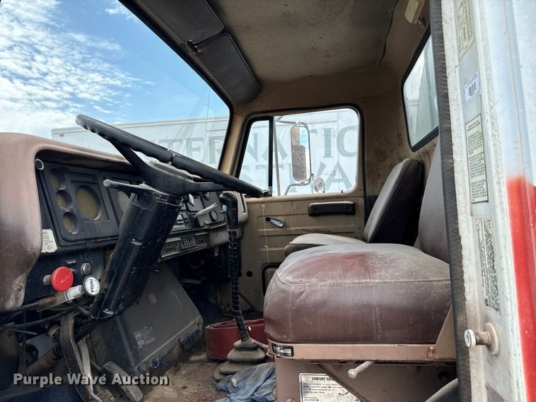 image for item EJ0607 1979 International  F-2654 tank truck