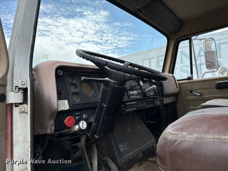 image for item EJ0607 1979 International  F-2654 tank truck