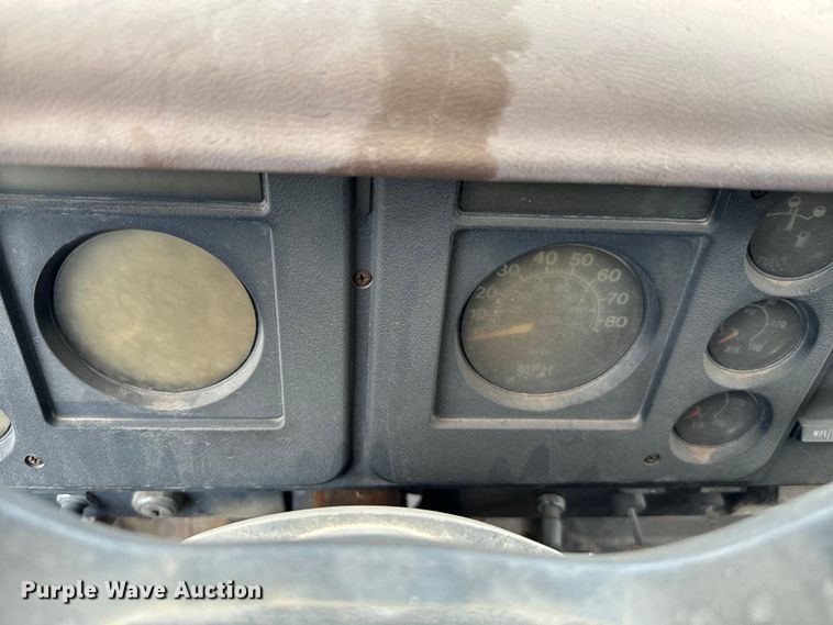 image for item EJ0607 1979 International  F-2654 tank truck