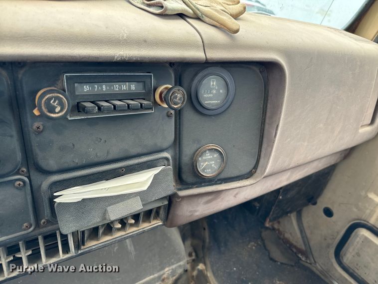 image for item EJ0607 1979 International  F-2654 tank truck