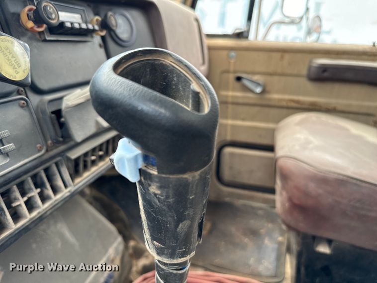 image for item EJ0607 1979 International  F-2654 tank truck