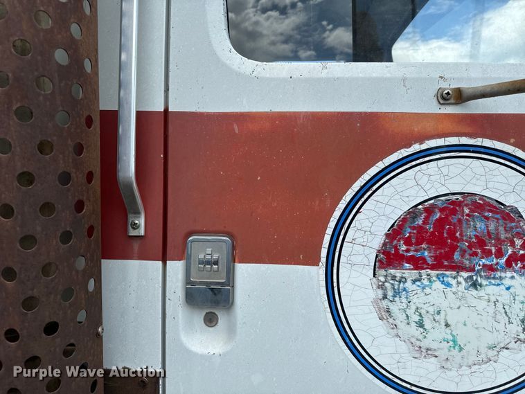 image for item EJ0607 1979 International  F-2654 tank truck