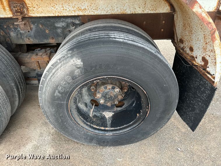 image for item EJ0607 1979 International  F-2654 tank truck