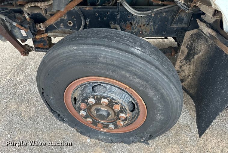 image for item EJ0607 1979 International  F-2654 tank truck