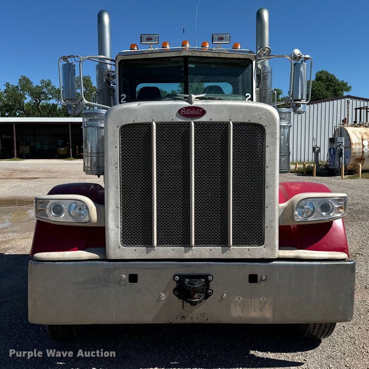 image for item EJ0611 2014 Peterbilt  388 semi truck