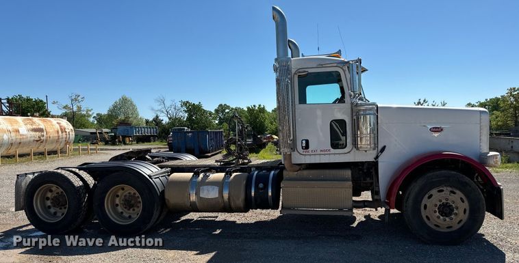image for item EJ0611 2014 Peterbilt  388 semi truck