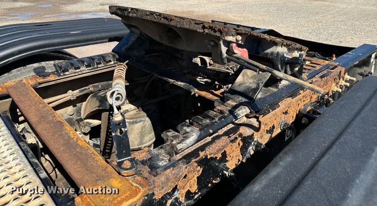 image for item EJ0611 2014 Peterbilt  388 semi truck