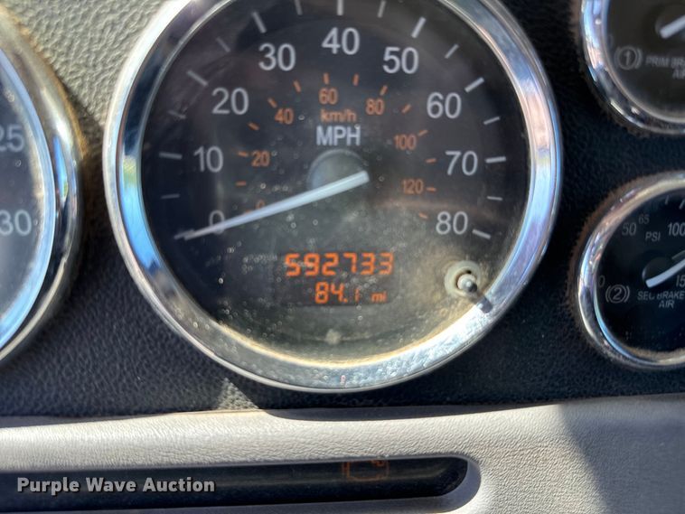 image for item EJ0611 2014 Peterbilt  388 semi truck