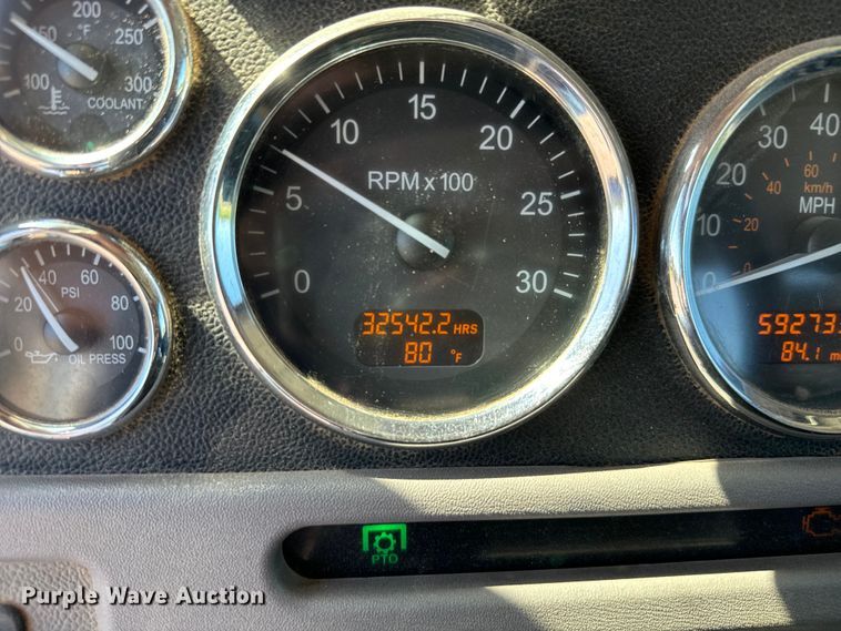 image for item EJ0611 2014 Peterbilt  388 semi truck