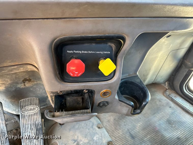 image for item EJ0611 2014 Peterbilt  388 semi truck