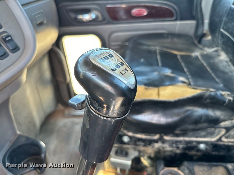 image for item EJ0611 2014 Peterbilt  388 semi truck