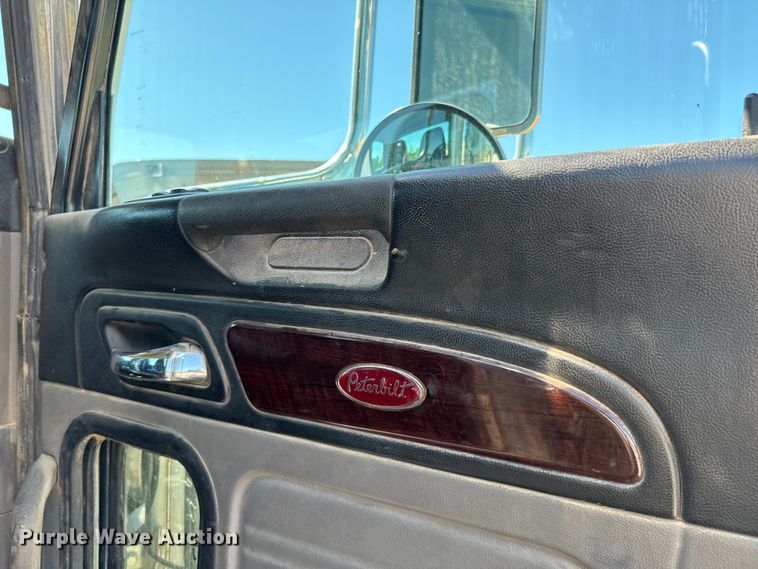 image for item EJ0611 2014 Peterbilt  388 semi truck