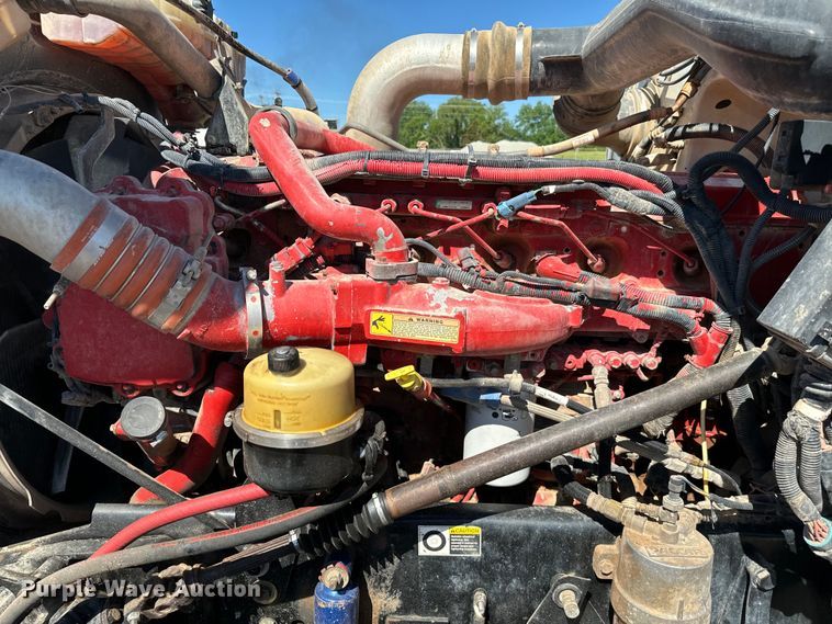 image for item EJ0611 2014 Peterbilt  388 semi truck