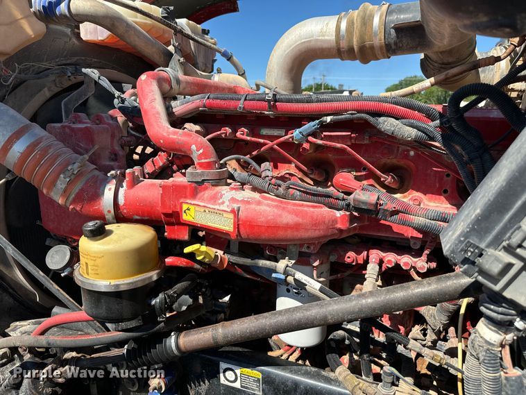 image for item EJ0611 2014 Peterbilt  388 semi truck