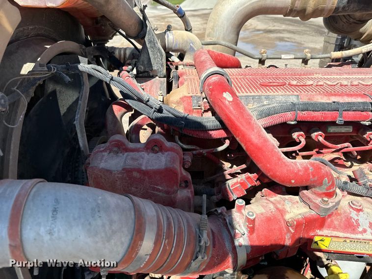 image for item EJ0611 2014 Peterbilt  388 semi truck