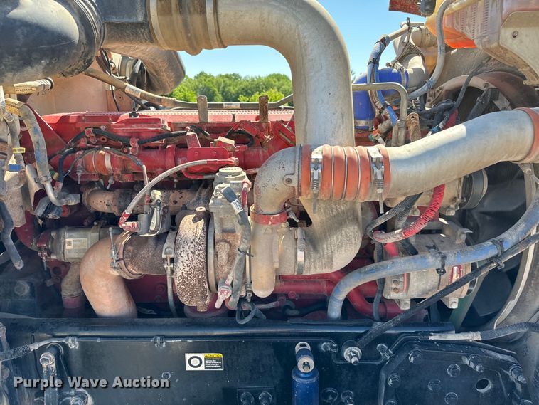 image for item EJ0611 2014 Peterbilt  388 semi truck