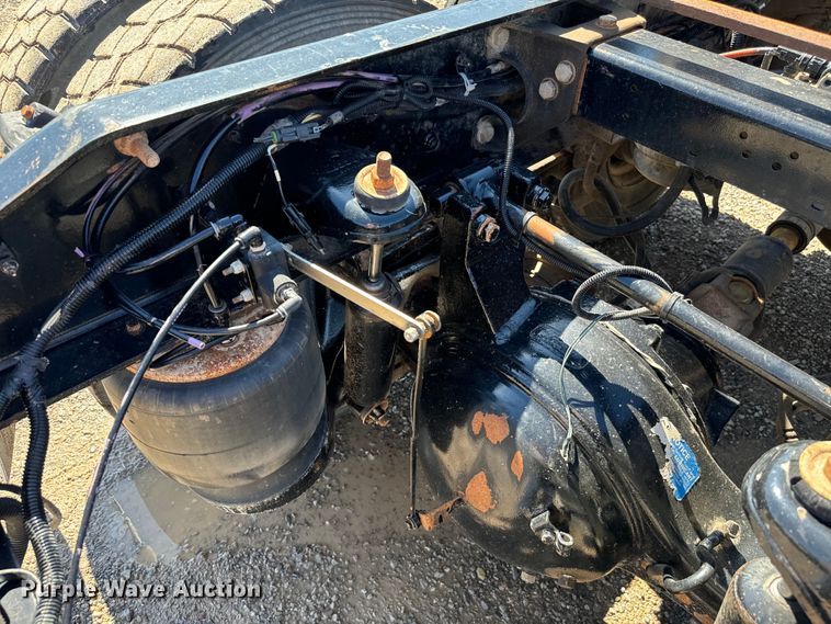 image for item EJ0611 2014 Peterbilt  388 semi truck