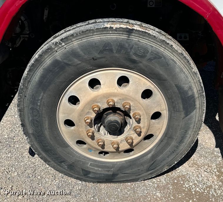 image for item EJ0611 2014 Peterbilt  388 semi truck