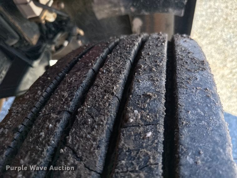 image for item EJ0611 2014 Peterbilt  388 semi truck