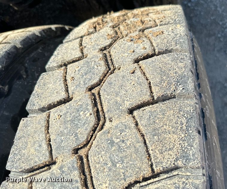 image for item EJ0611 2014 Peterbilt  388 semi truck