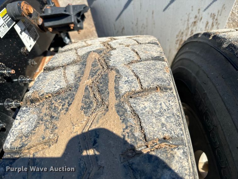 image for item EJ0611 2014 Peterbilt  388 semi truck