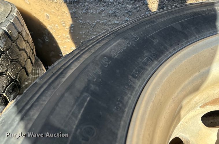 image for item EJ0611 2014 Peterbilt  388 semi truck