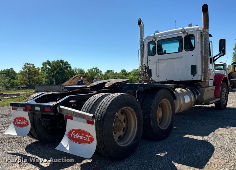 image for item EJ0612 2018 Peterbilt 567 semi truck